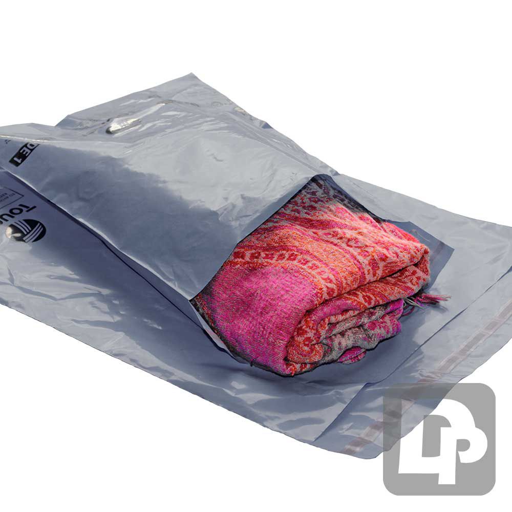 Recycled poly mailers made from recycled plastic